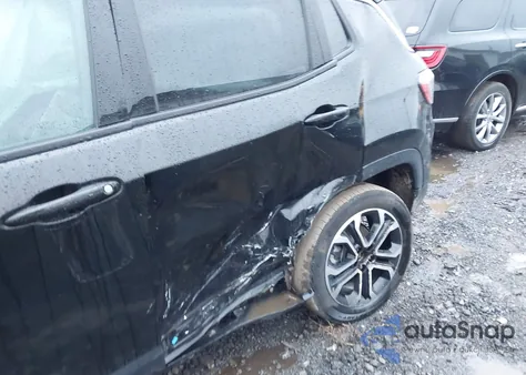 2024 Jeep Compass Limited 4X4 from USA, damaged, VIN 3C4NJDCNXRT581296